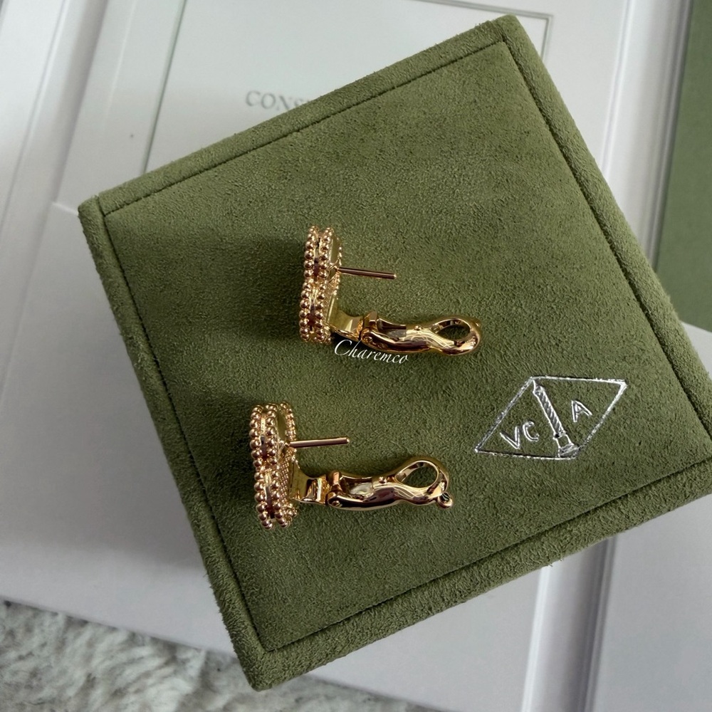 NEW! RARE✨Van cleef arpels VCA 18K YG Vintage Hammered Alhambra Small Earrings - Picture 3 of 7